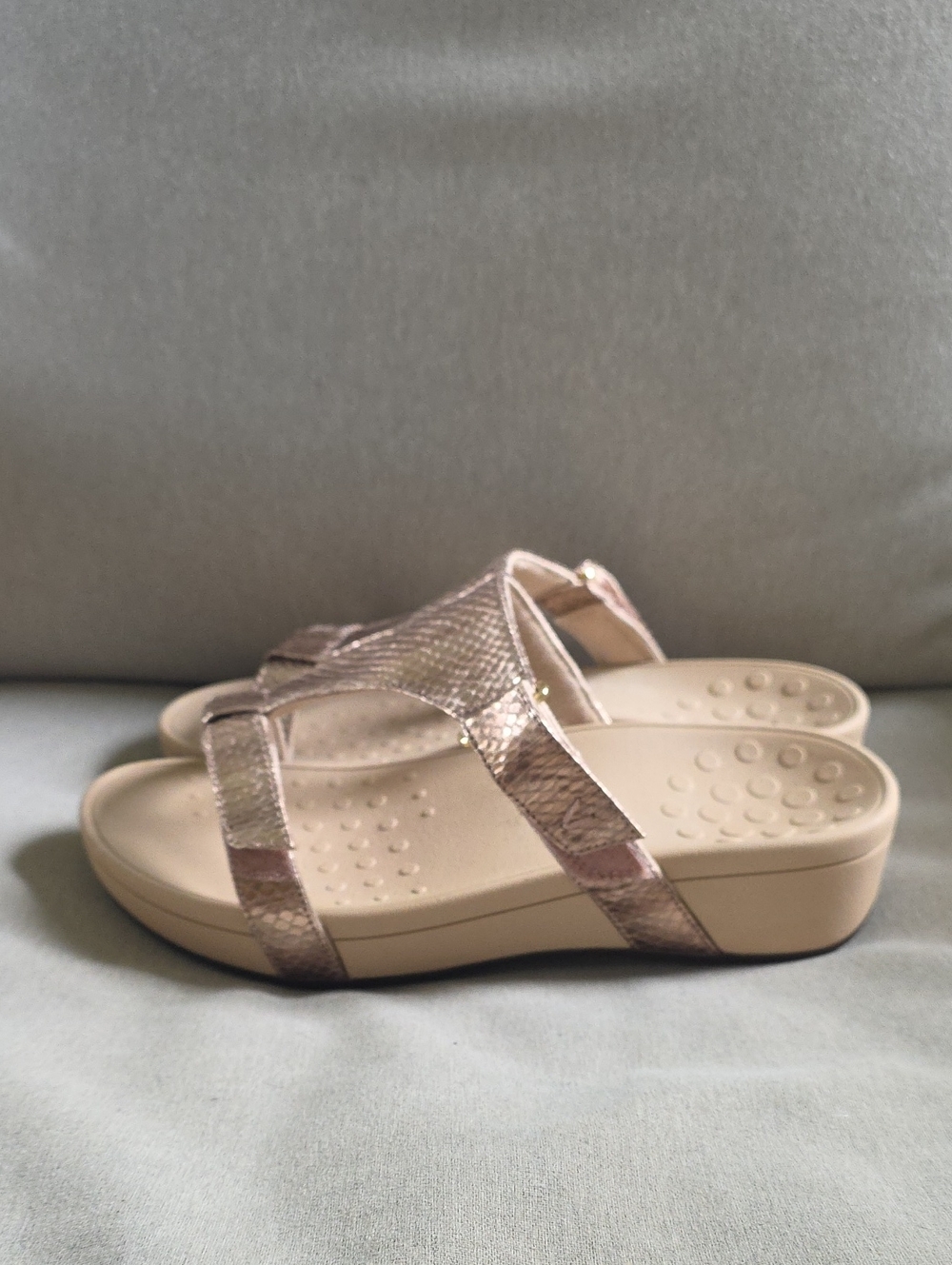 Vionic Metallic Rose Gold Snake Print Slip On Wedge Orthopedic Slide Sandal Sz 9